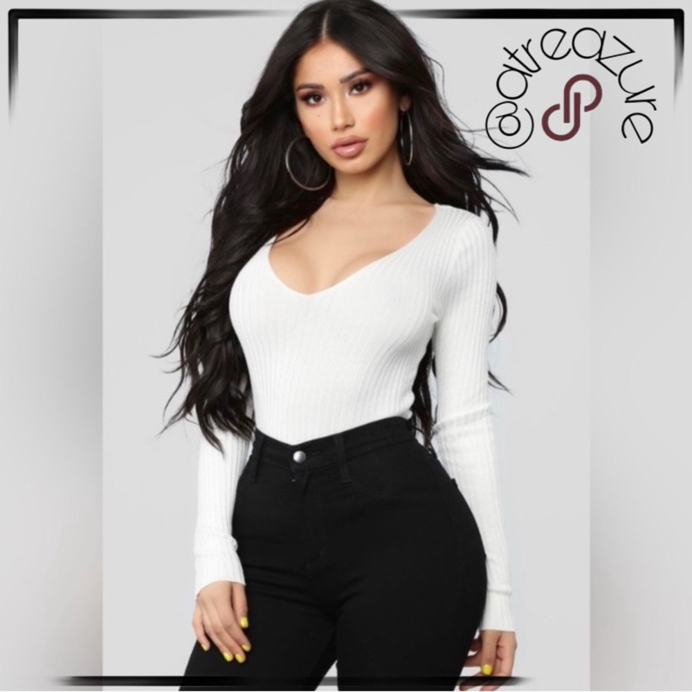 🈹 Ambiance Long Sleeve V-Neck Lace-Up Sweater